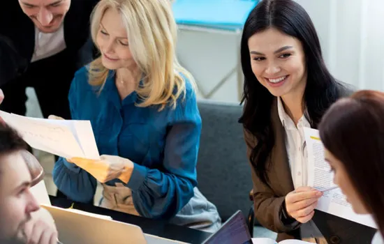 مراجعة تصور المشروع مع العميل